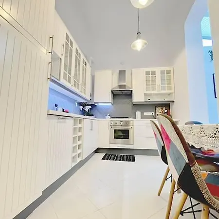Central Bliss Bright City Haven Apartamento