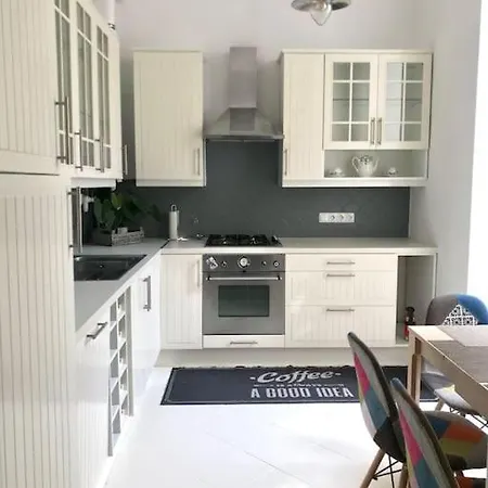 Central Bliss Bright City Haven Apartment